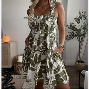 Abercrombie & Fitch White and Olive Green Leaf-Print Mini Dress
